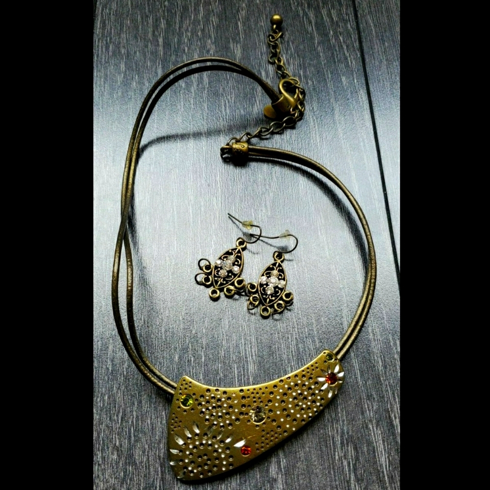 Chico's Necklace +pair of earrings